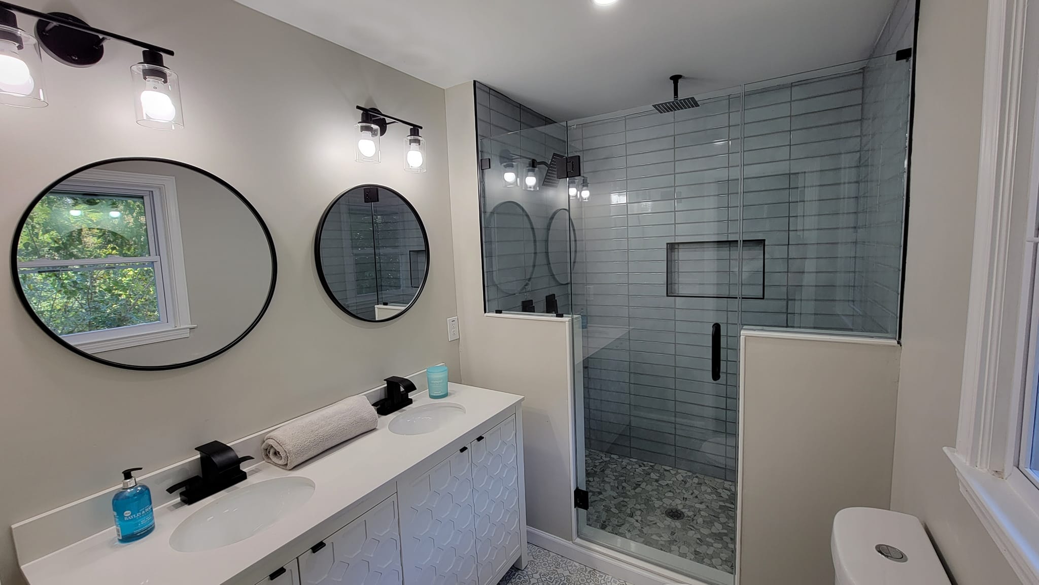 Open-Plan Glass Divider